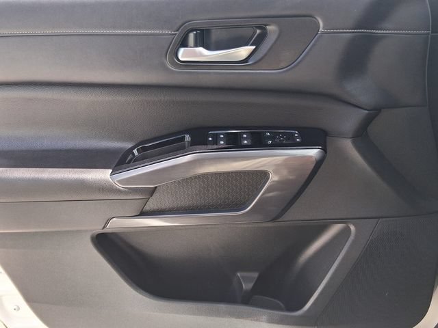 Used 2024 Nissan Pathfinder SL FWD image 21