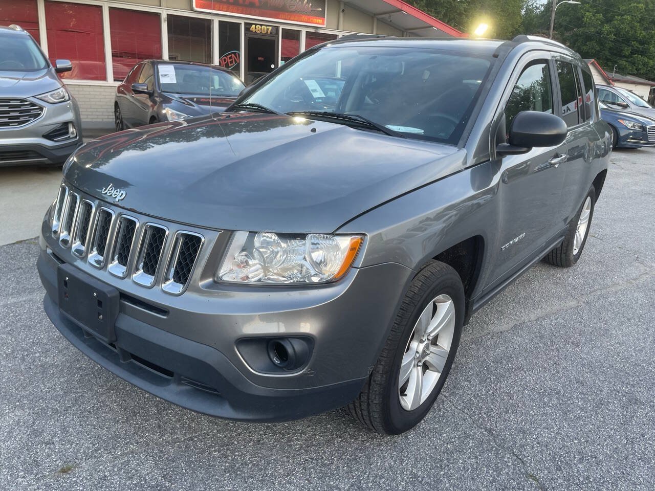 Used 2013 Jeep Compass Latitude AWD/4WD image 9