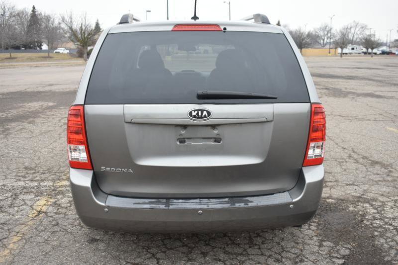 Used 2011 Kia Sedona LX image 6