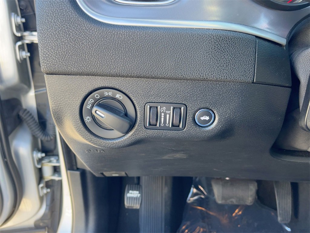 Used 2022 Dodge Charger SXT image 16