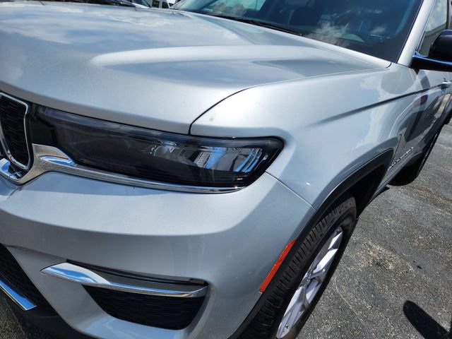 Used 2022 Jeep Grand Cherokee Limited w/ MOPAR Finishing Package AWD/4WD image 23