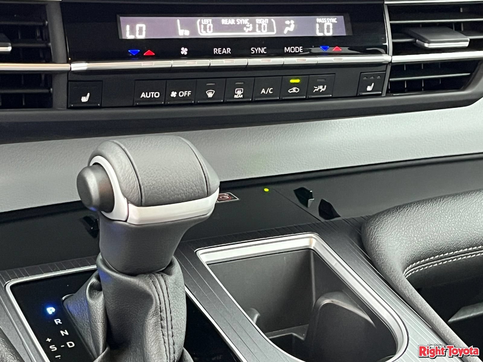 Certified 2026 Toyota Sienna XLE FWD image 30