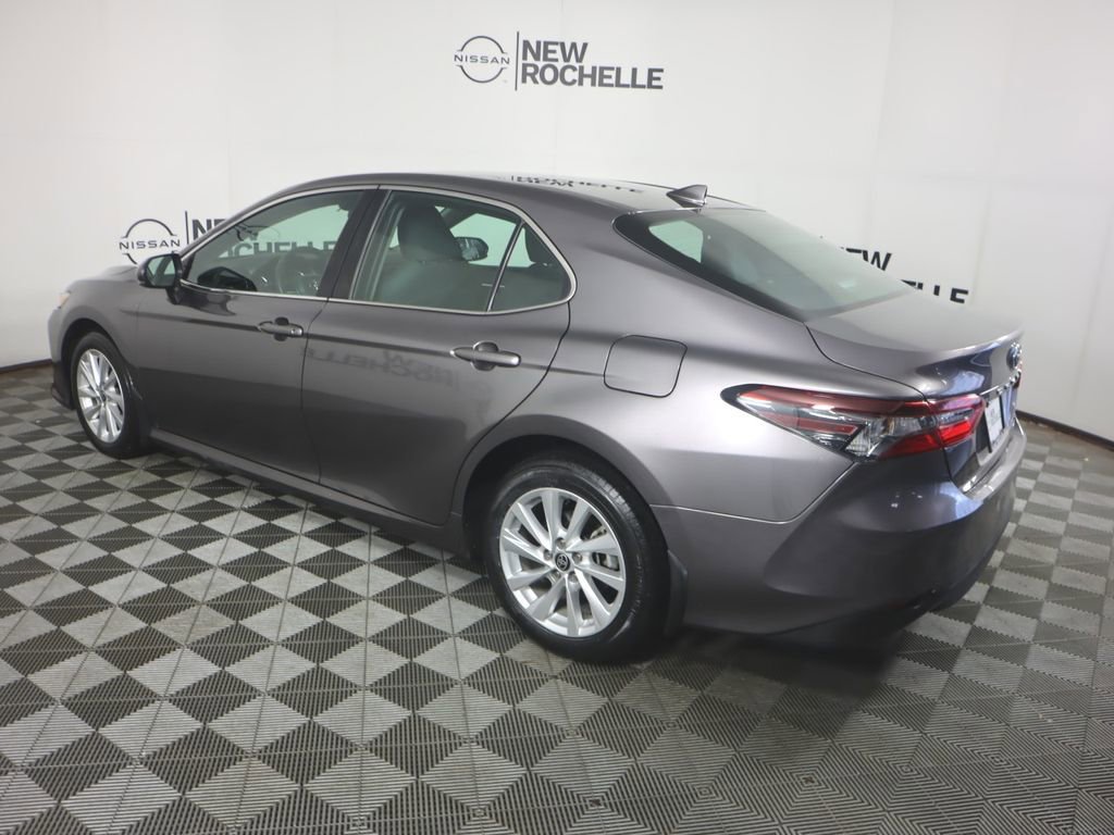 Used 2023 Toyota Camry LE image 9
