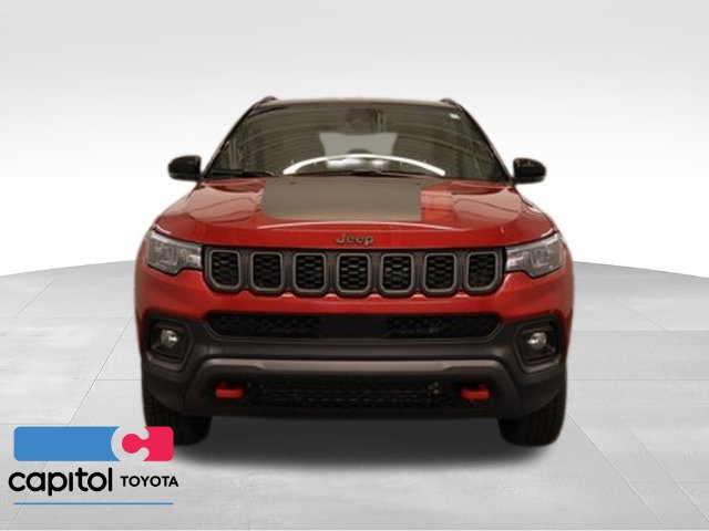 Used 2025 Jeep Compass Trailhawk AWD/4WD image 6