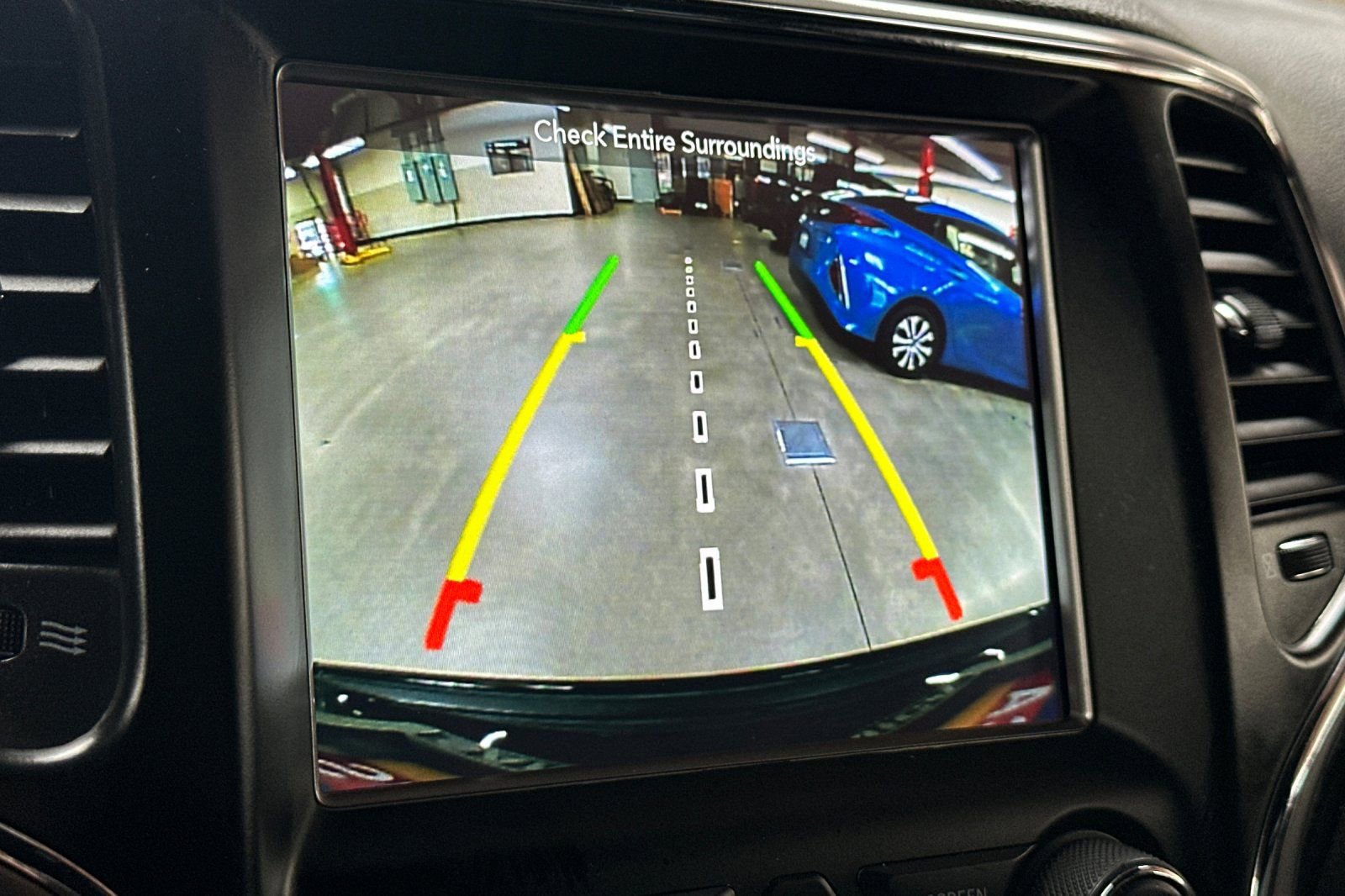 Used 2018 Jeep Grand Cherokee Altitude image 21