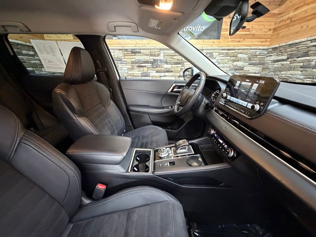 Used 2023 Mitsubishi Outlander SE image 14