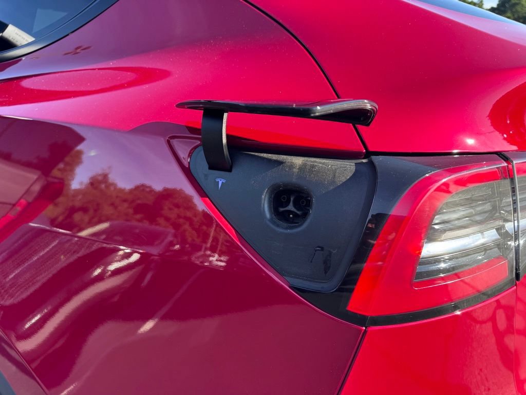 Used 2022 Tesla Model Y Long Range AWD/4WD image 26