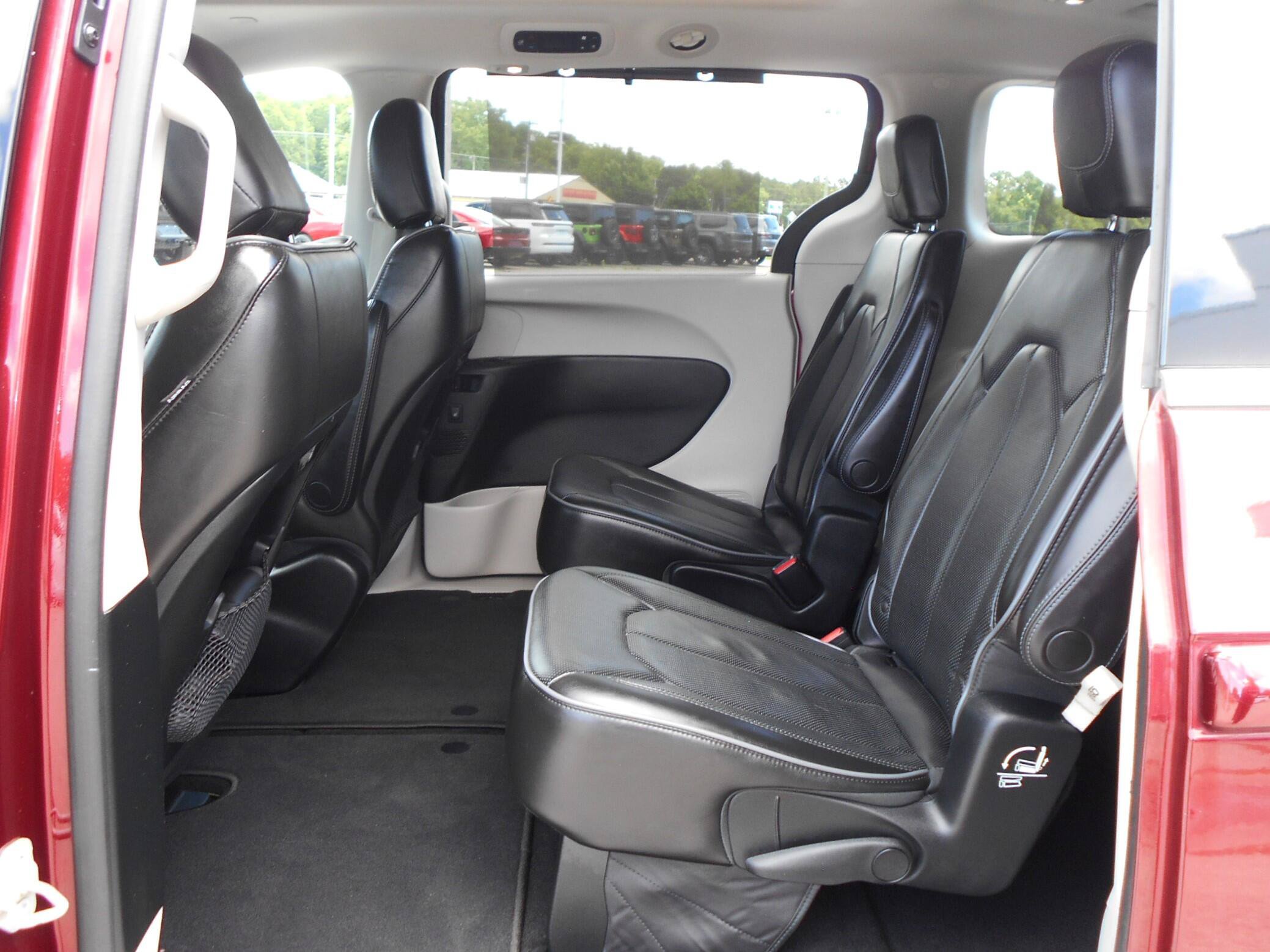 Certified 2018 Chrysler Pacifica Limited FWD image 7