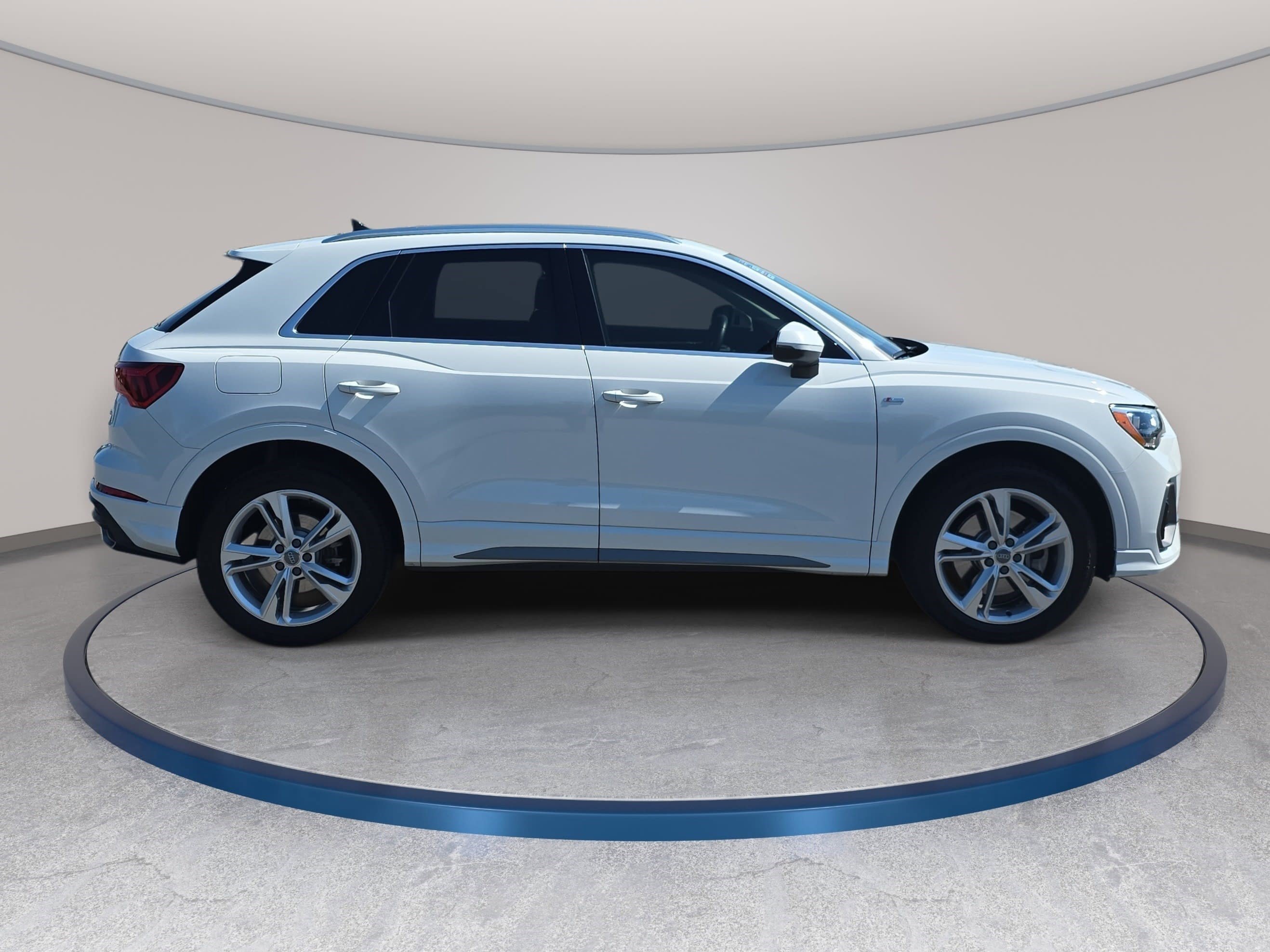 Used 2020 Audi Q3 2.0T Premium AWD/4WD image 4