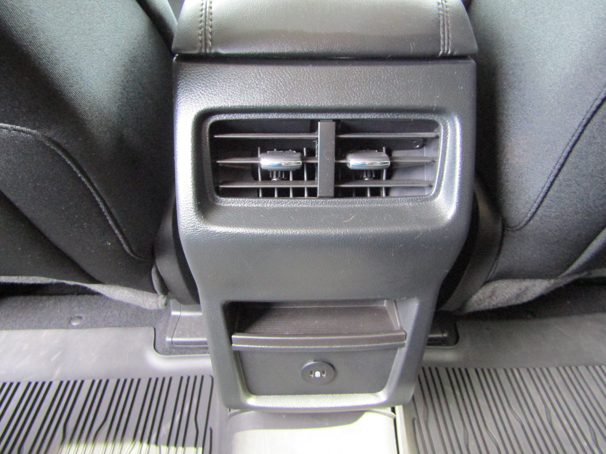 Used 2024 Ford Edge SE w/ Black Appearance Package AWD/4WD image 31