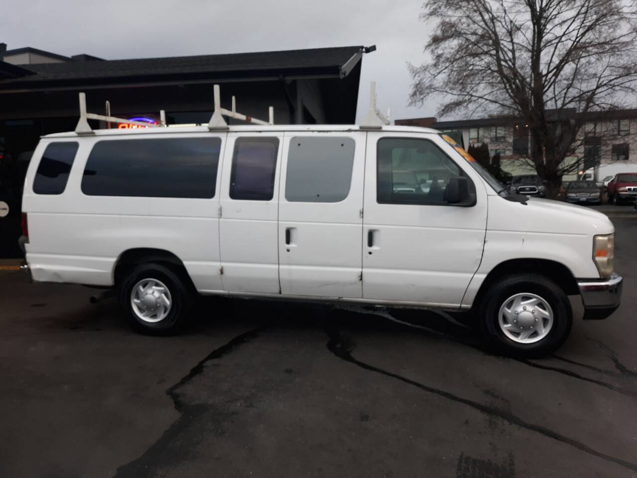 Used 2009 Ford E-350 and Econoline 350 XLT image 11