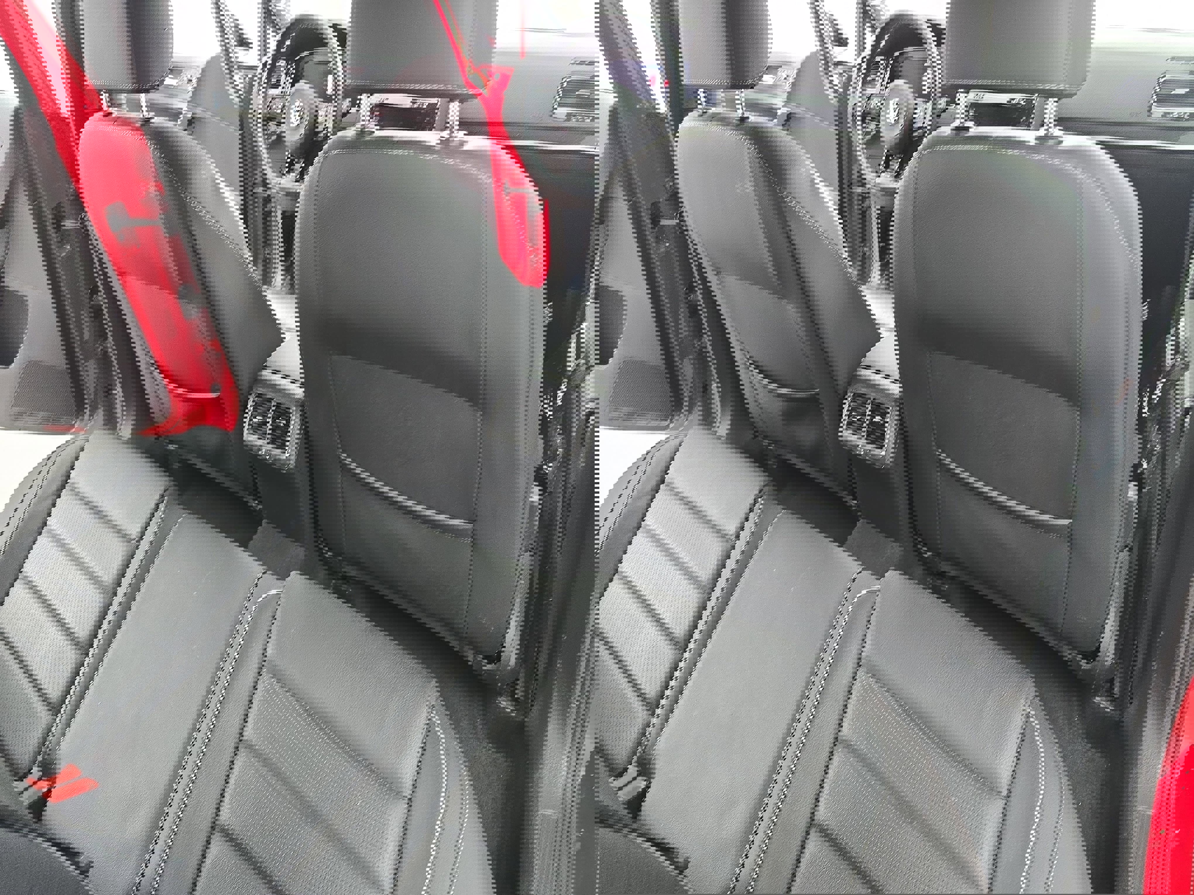 Used 2019 Volkswagen Golf R 4-Door image 11