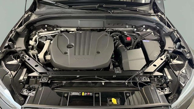 Used 2025 Volvo XC60 B5 Plus image 17