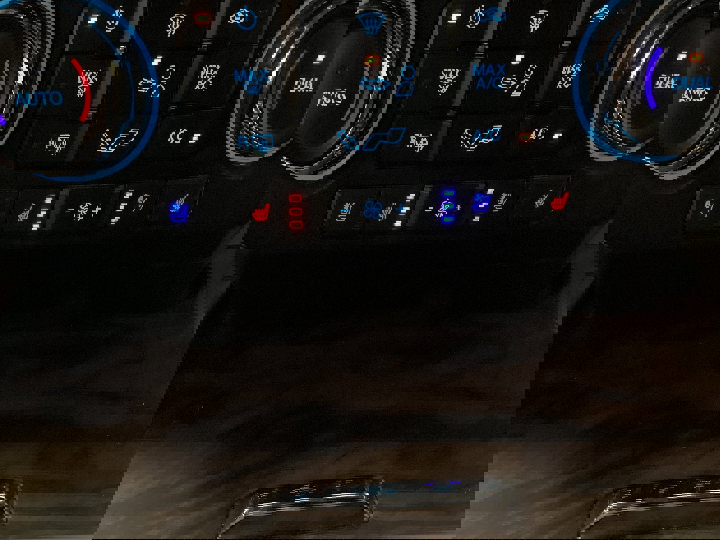 Used 2019 Ford F150 Lariat w/ Equipment Group 501A Mid image 34