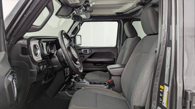 Used 2025 Jeep Wrangler Unlimited Sahara AWD/4WD image 14