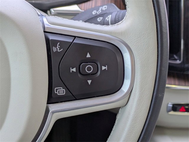 Used 2022 Volvo XC60 B5 Momentum w/ Advanced Package image 28