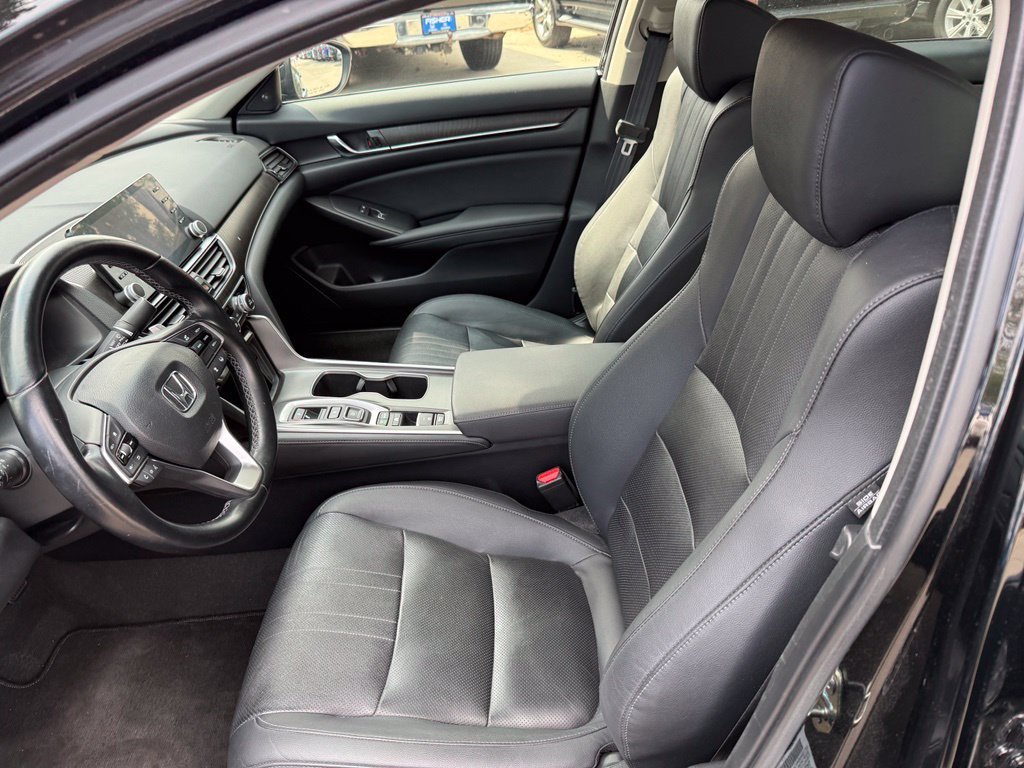 Used 2020 Honda Accord Touring image 11