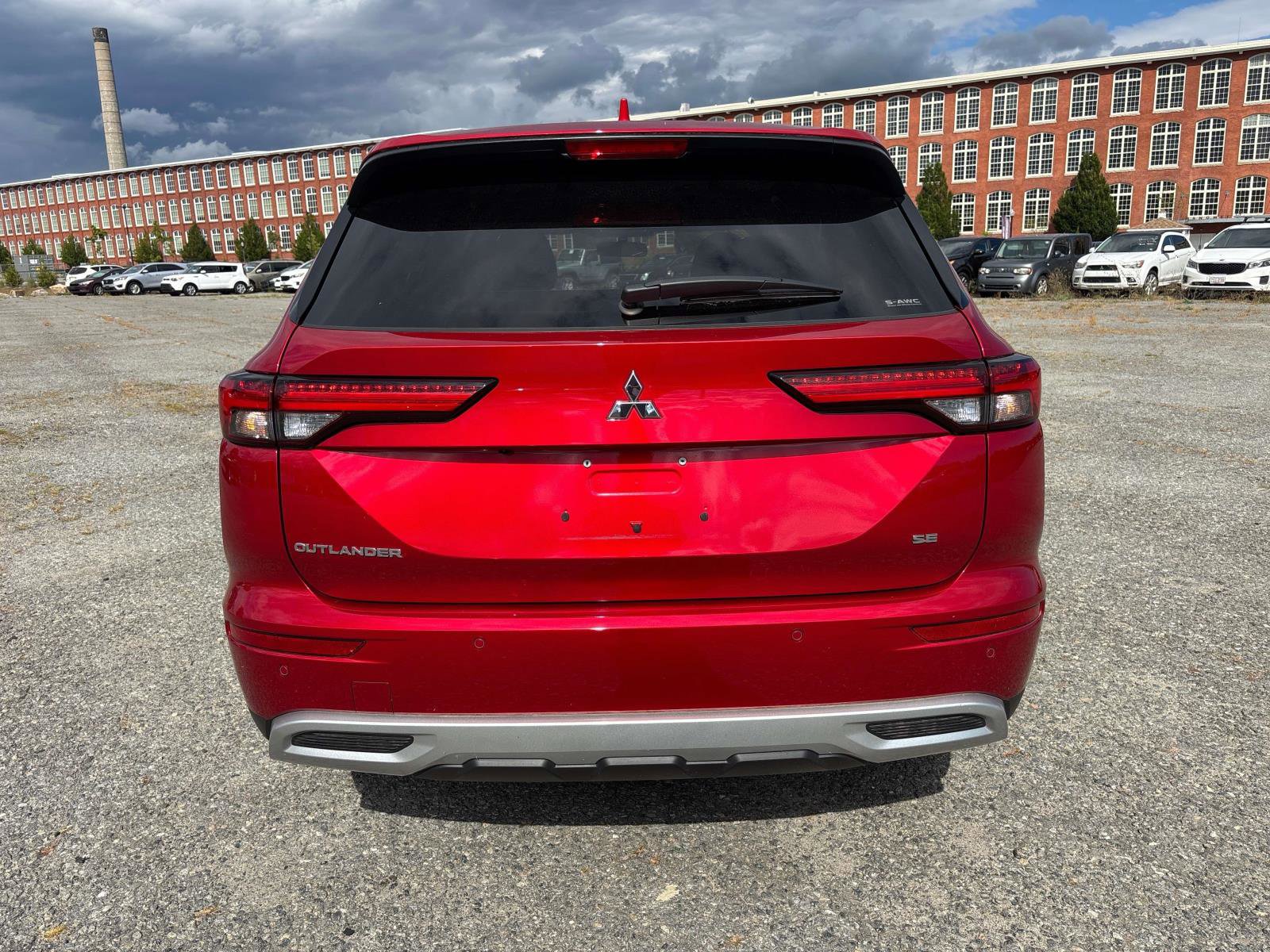 Used 2024 Mitsubishi Outlander SE image 4