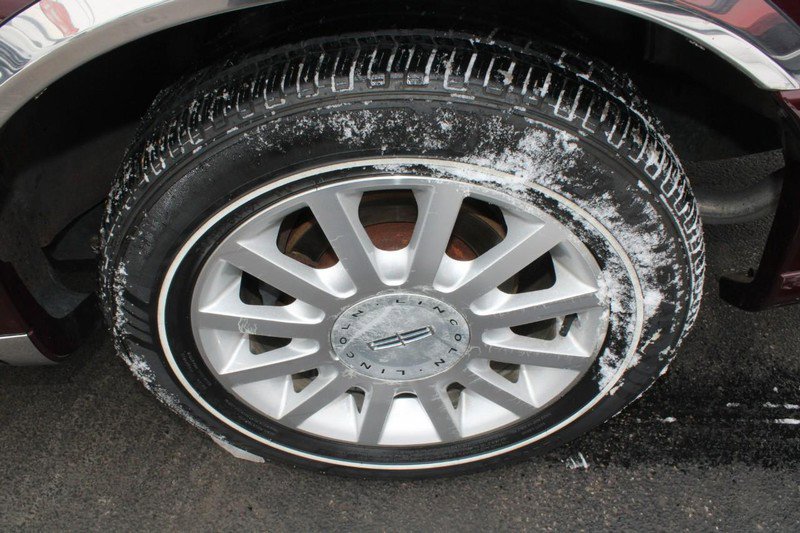 Used 2006 Lincoln Town Car Signature image 7