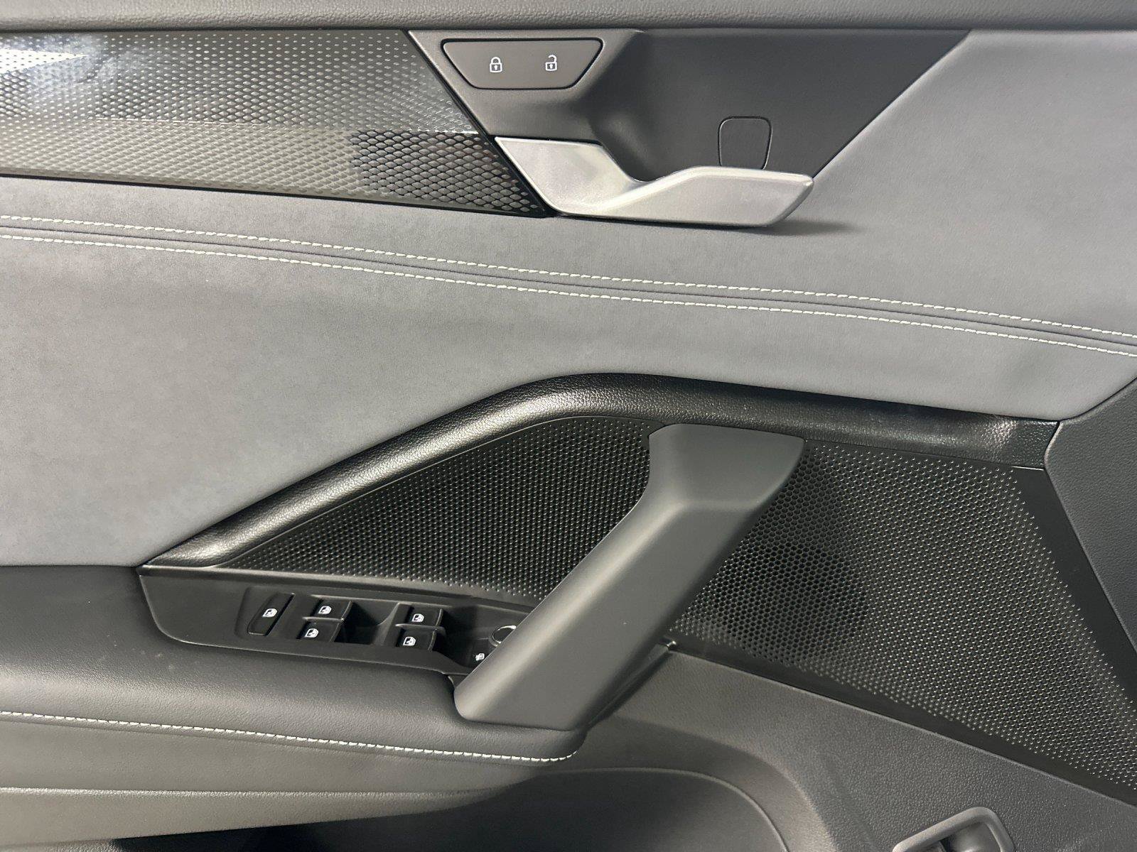 New 2026 Volkswagen Tiguan SE AWD/4WD image 10