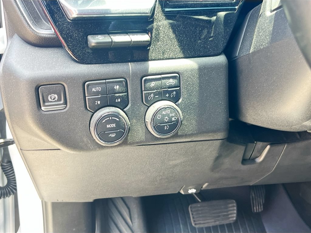 Used 2025 Chevrolet Silverado 3500 High Country w/ High Country Premium Package AWD/4WD image 11