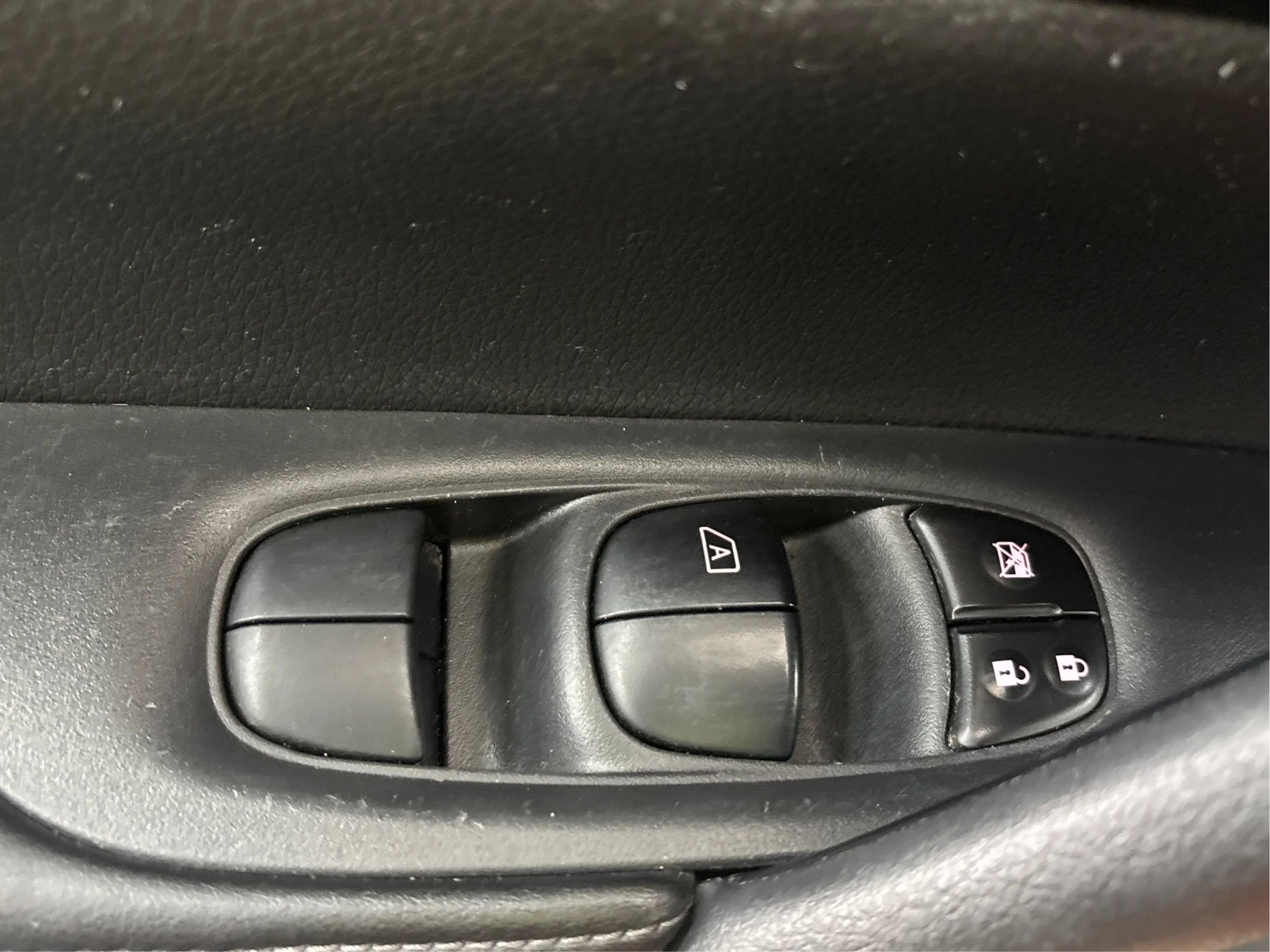 Used 2019 Nissan Rogue SL w/ Premium Package image 43