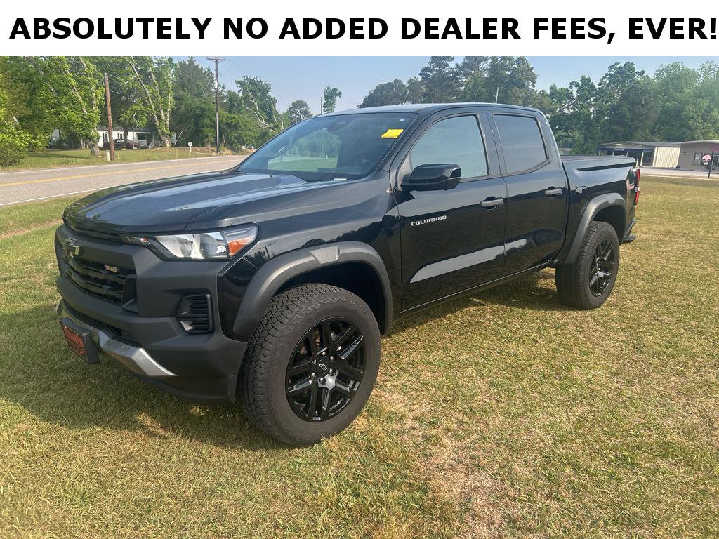 Used 2024 Chevrolet Colorado Trail Boss w/ Technology Package AWD/4WD image 2