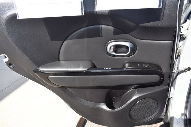 Used 2014 Kia Soul ! FWD image 28
