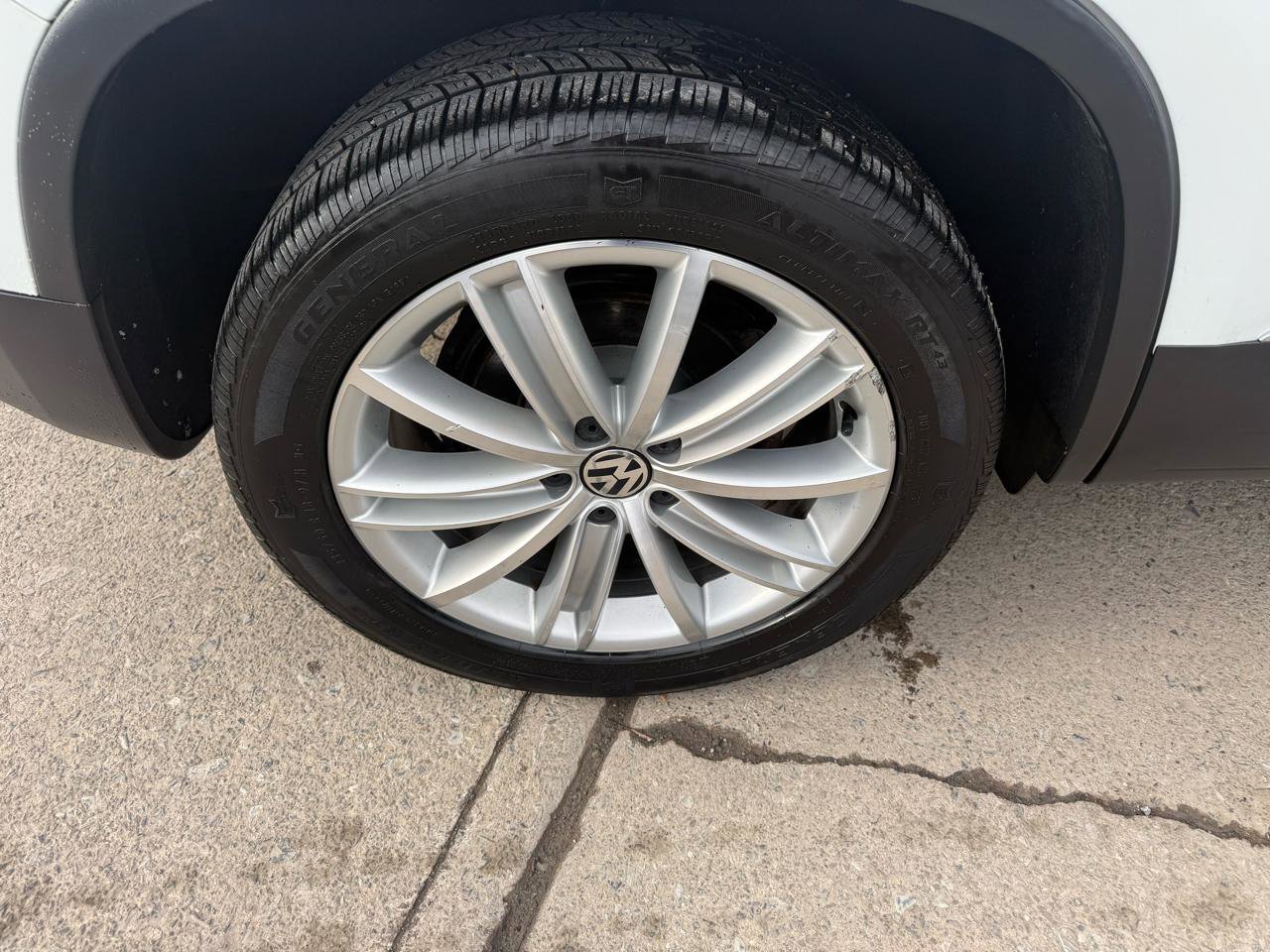 Used 2016 Volkswagen Tiguan SE image 10