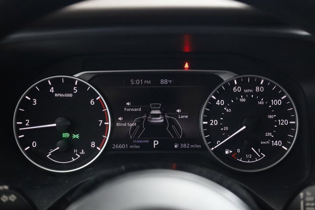 Used 2023 Nissan Rogue SV image 16