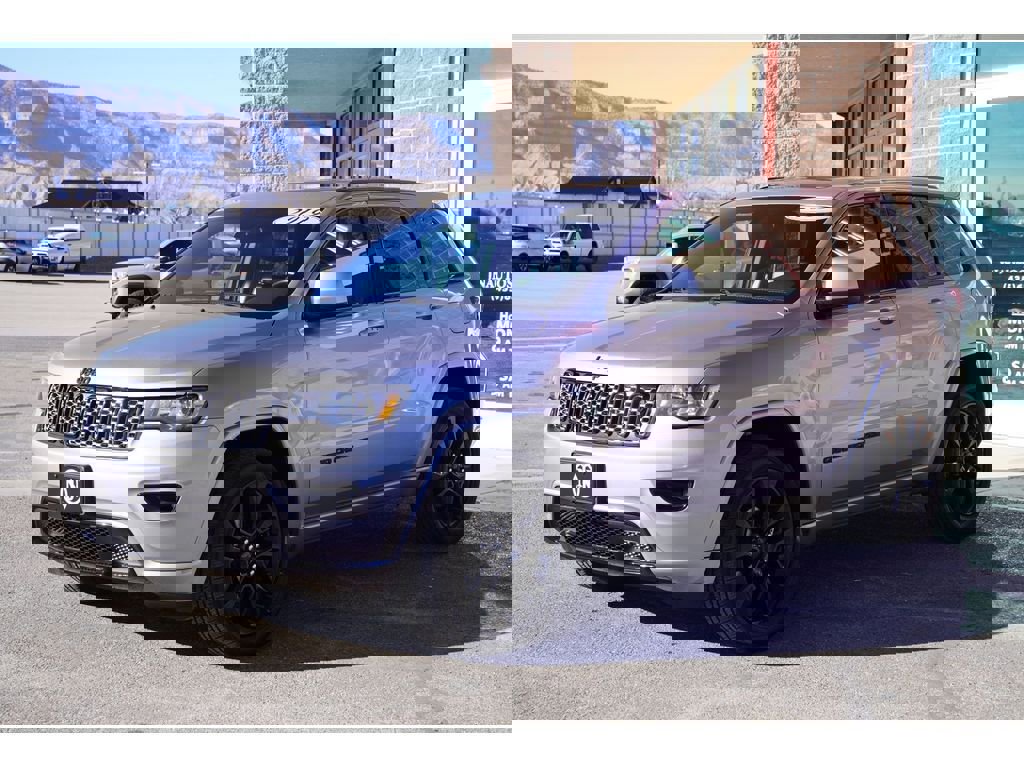 Used 2019 Jeep Grand Cherokee Altitude image 5