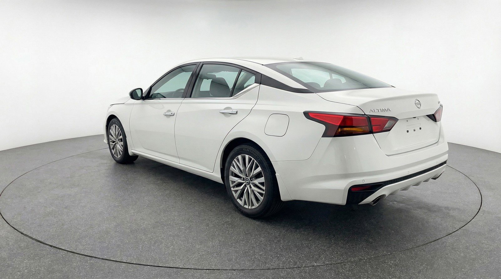 Used 2025 Nissan Altima 2.5 SV image 6