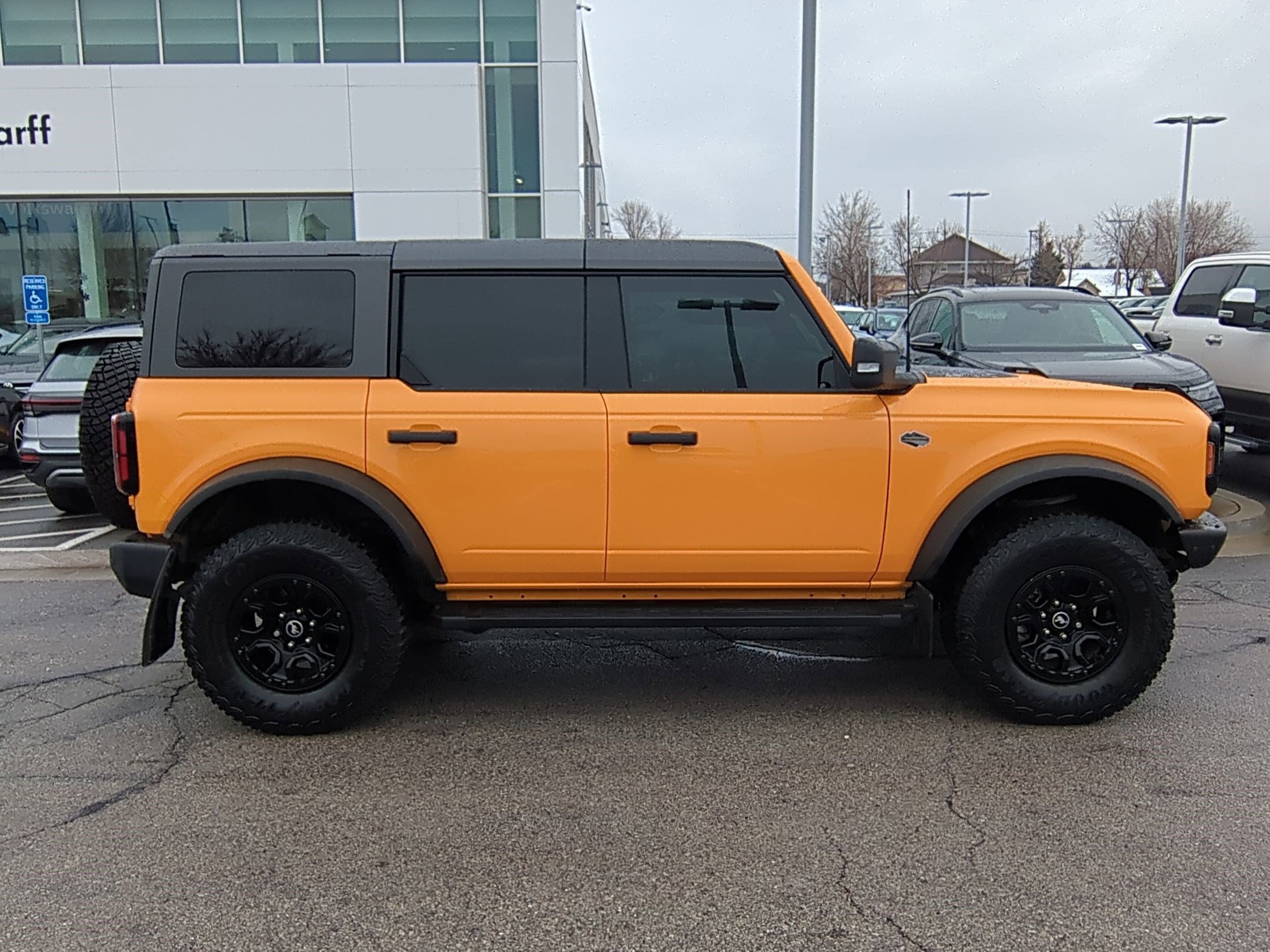 Used 2022 Ford Bronco Wildtrak image 2