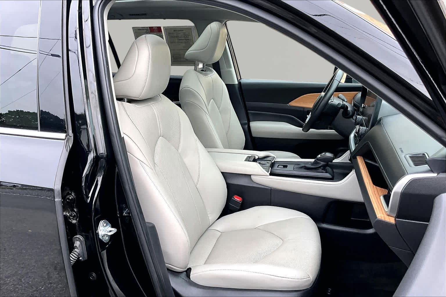 Certified 2025 Toyota Grand Highlander AWD image 9
