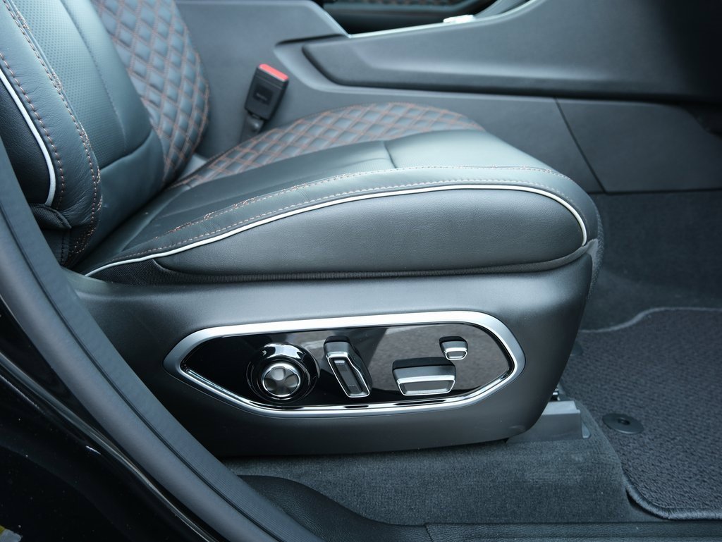 New 2025 Jeep Grand Cherokee Summit image 36