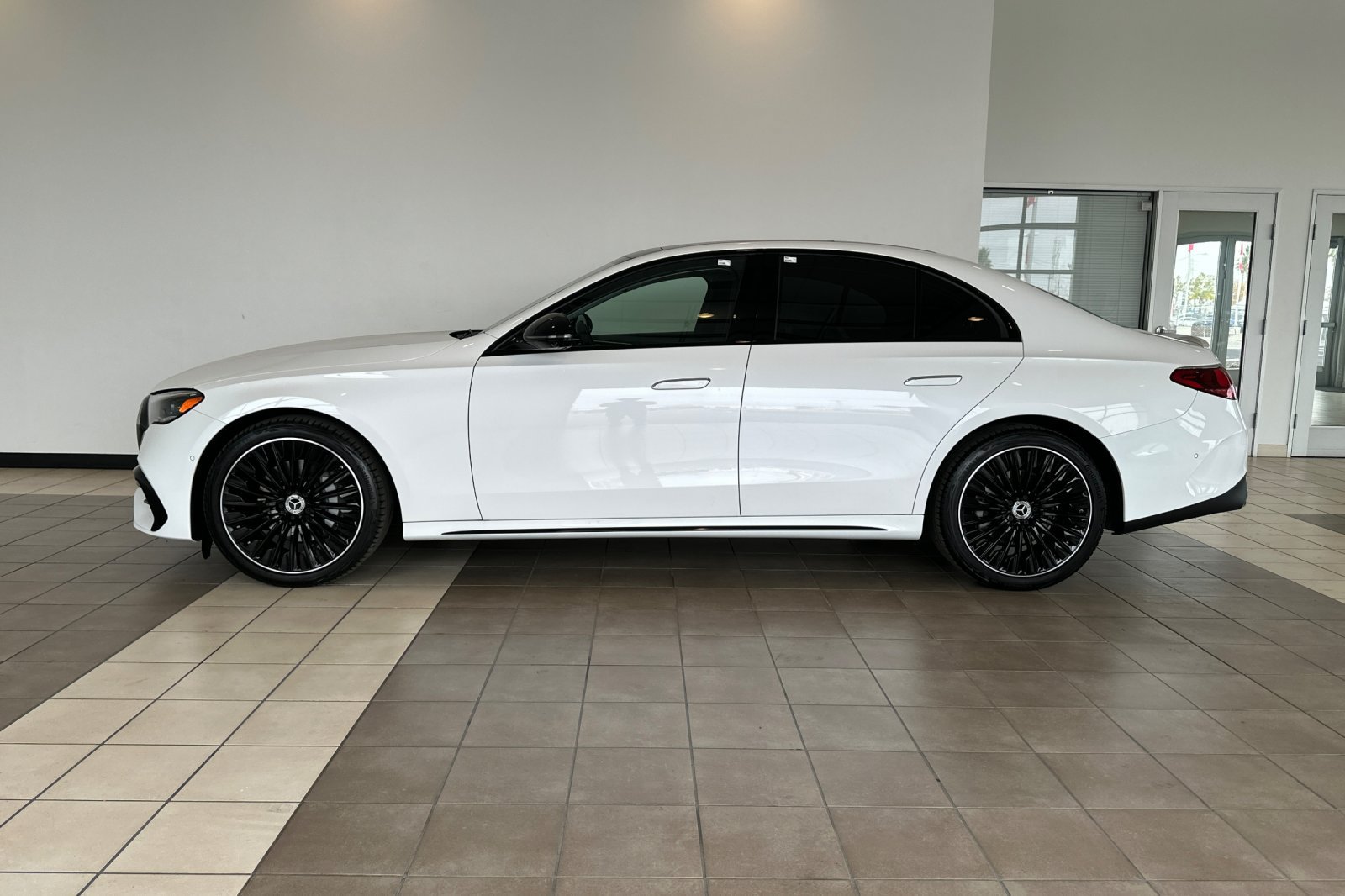 Used 2024 Mercedes-Benz E 350 4MATIC Sedan image 7