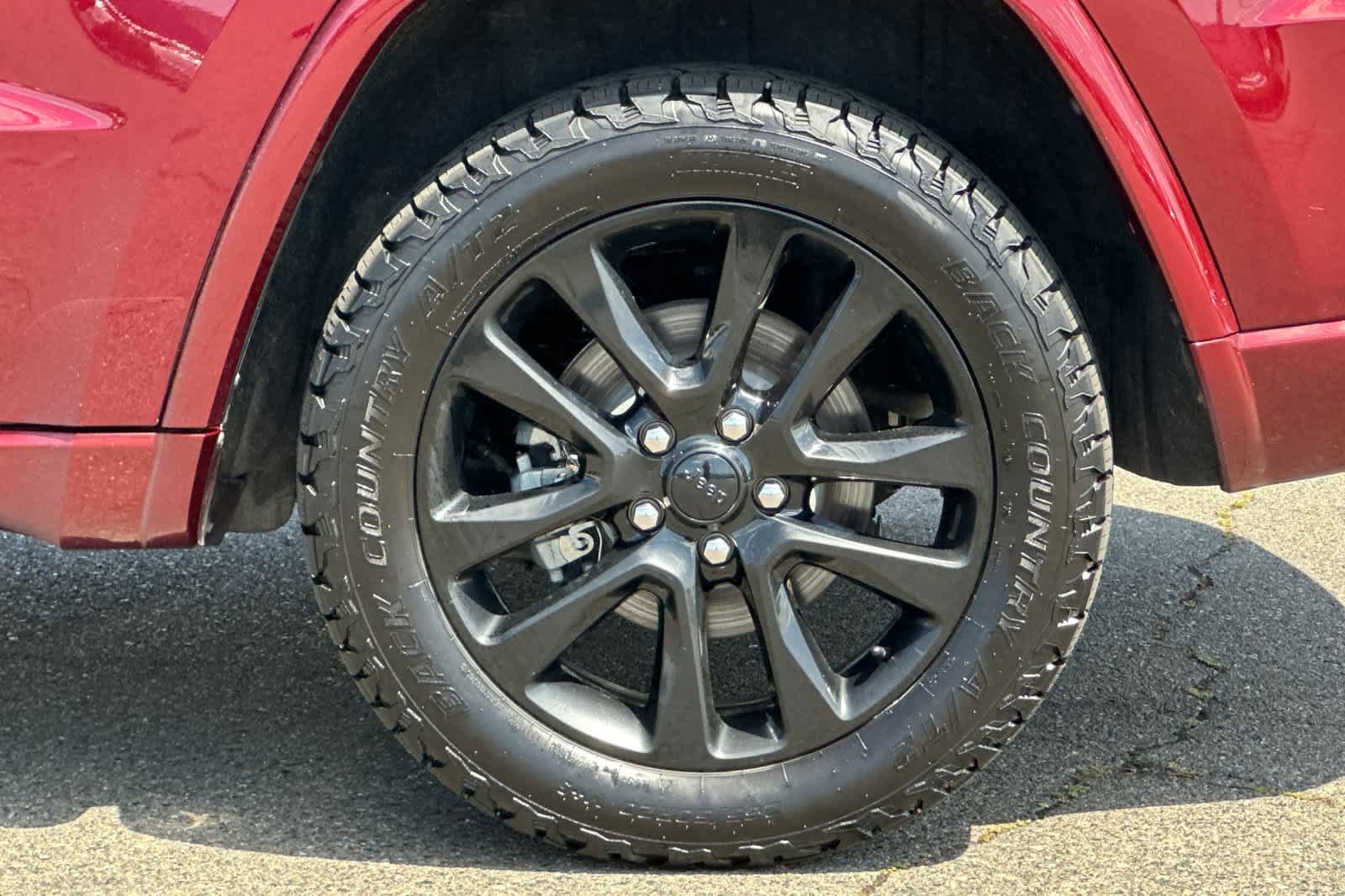 Used 2018 Jeep Grand Cherokee Altitude AWD/4WD image 31