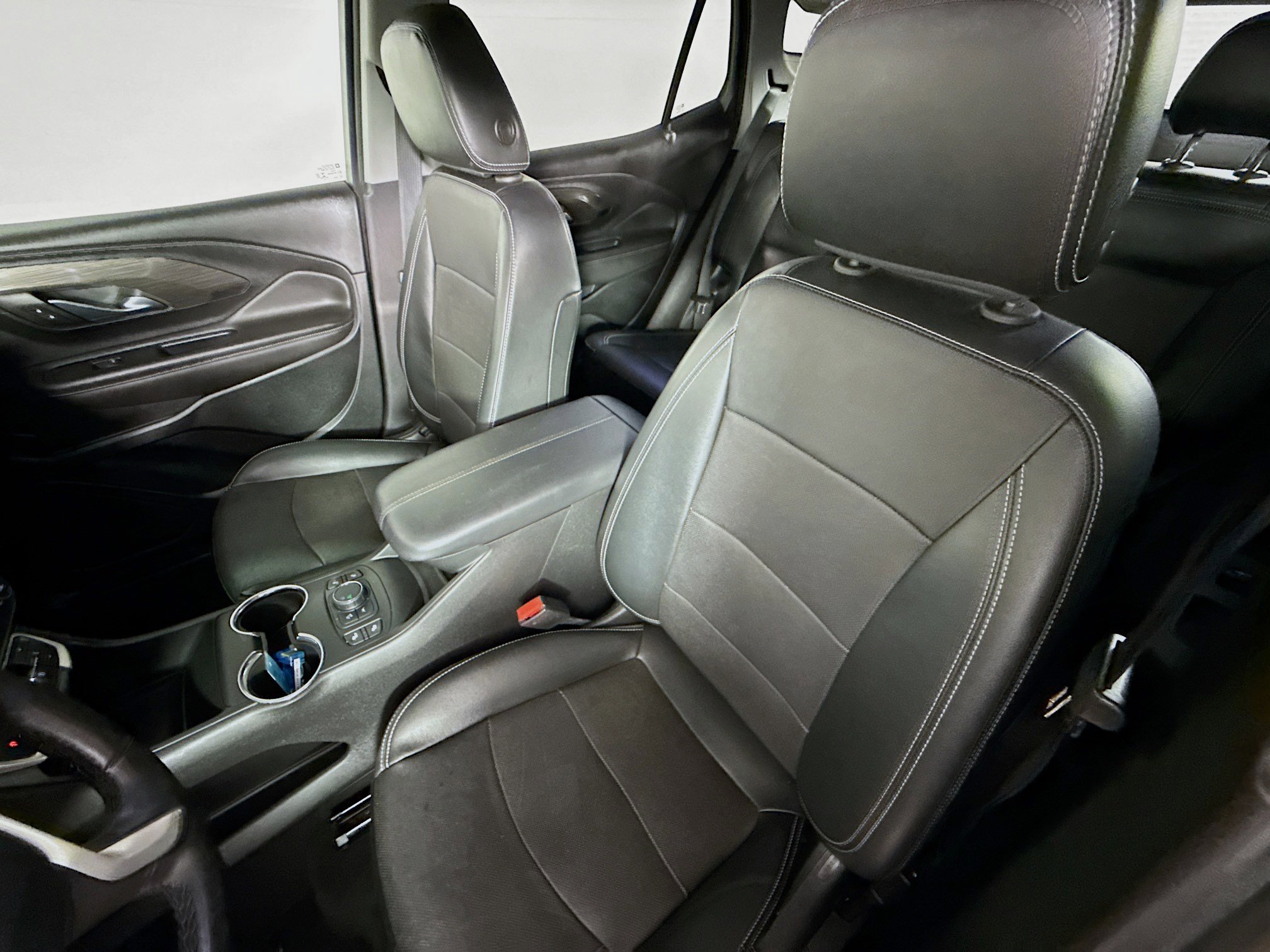 Used 2023 GMC Terrain SLT FWD image 25