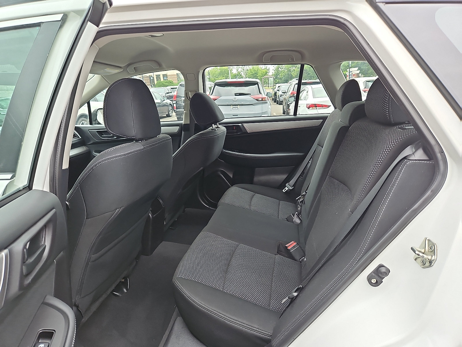 Used 2017 Subaru Outback 2.5i AWD/4WD image 10