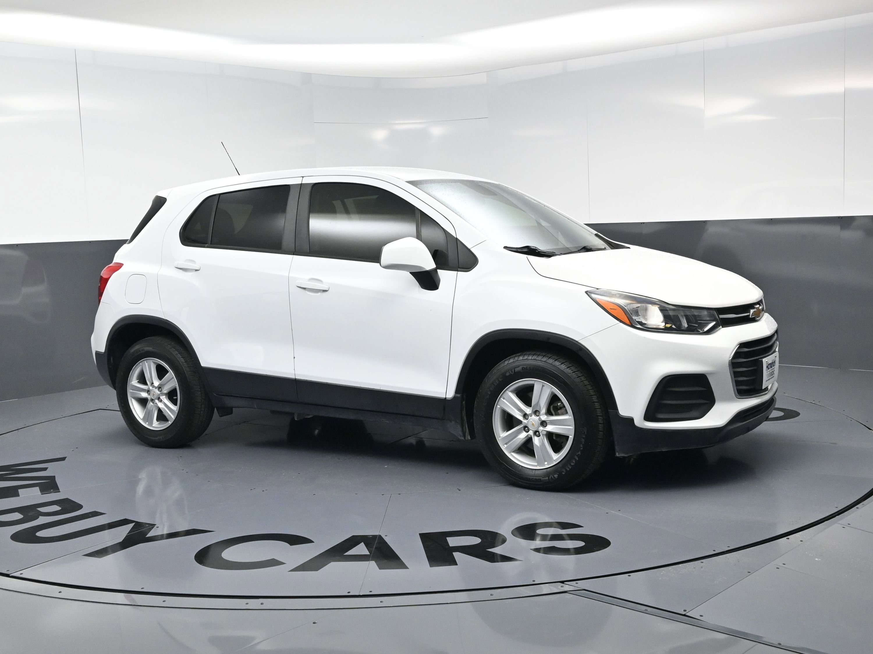 Used 2020 Chevrolet Trax LS image 2