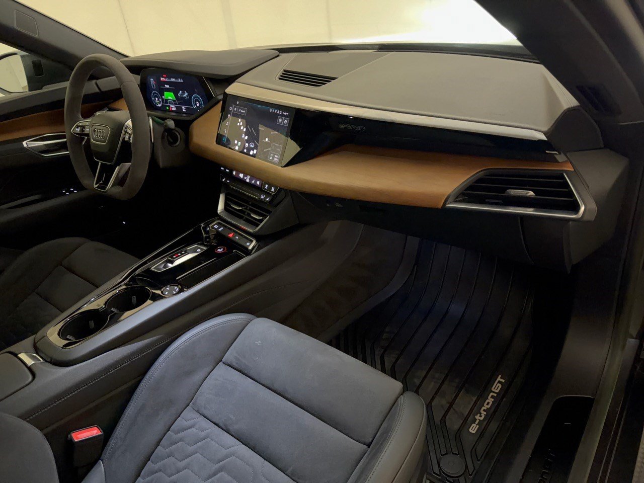 Certified 2023 Audi e-tron GT Premium Plus AWD/4WD image 31