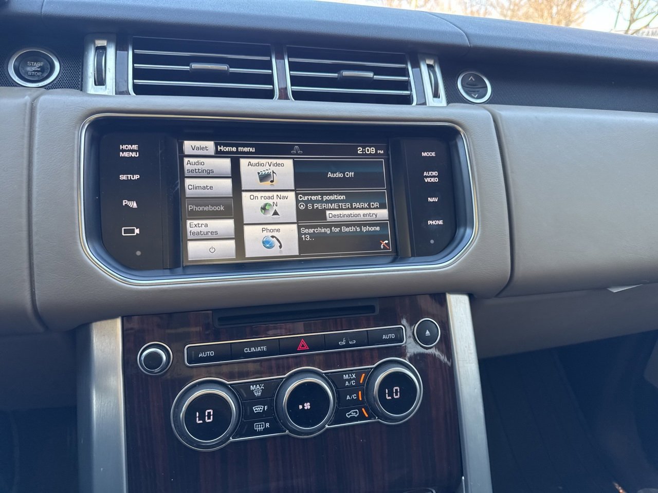 Used 2014 Land Rover Range Rover HSE image 11