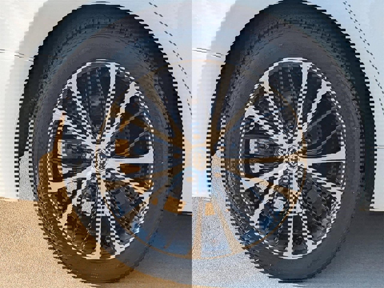 Used 2020 Toyota Camry image 7