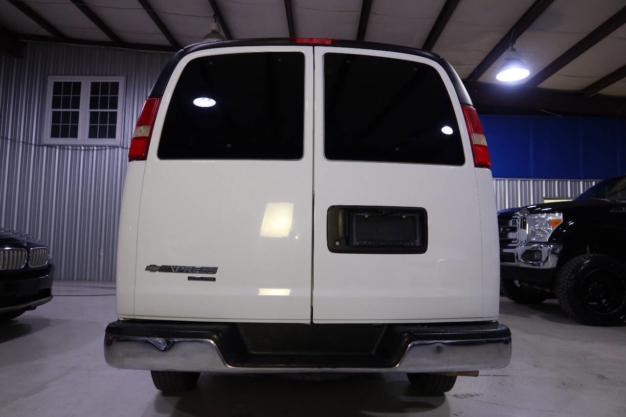 Used 2015 Chevrolet Express 3500 LT w/ LT Preferred Equipment Group image 3
