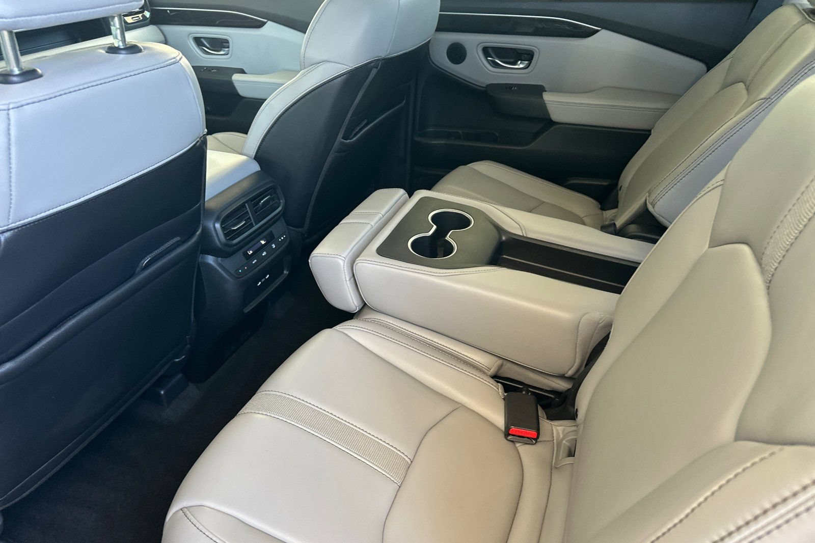 Certified 2025 Honda Pilot Touring image 12