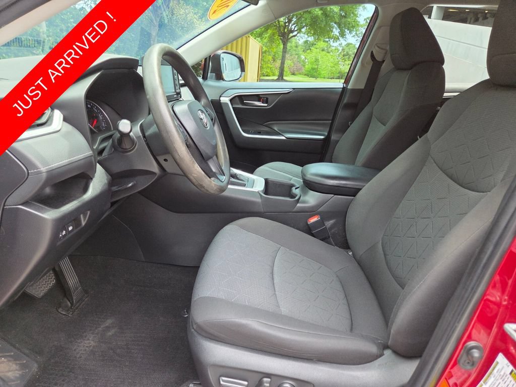 Used 2022 Toyota RAV4 XLE FWD image 25