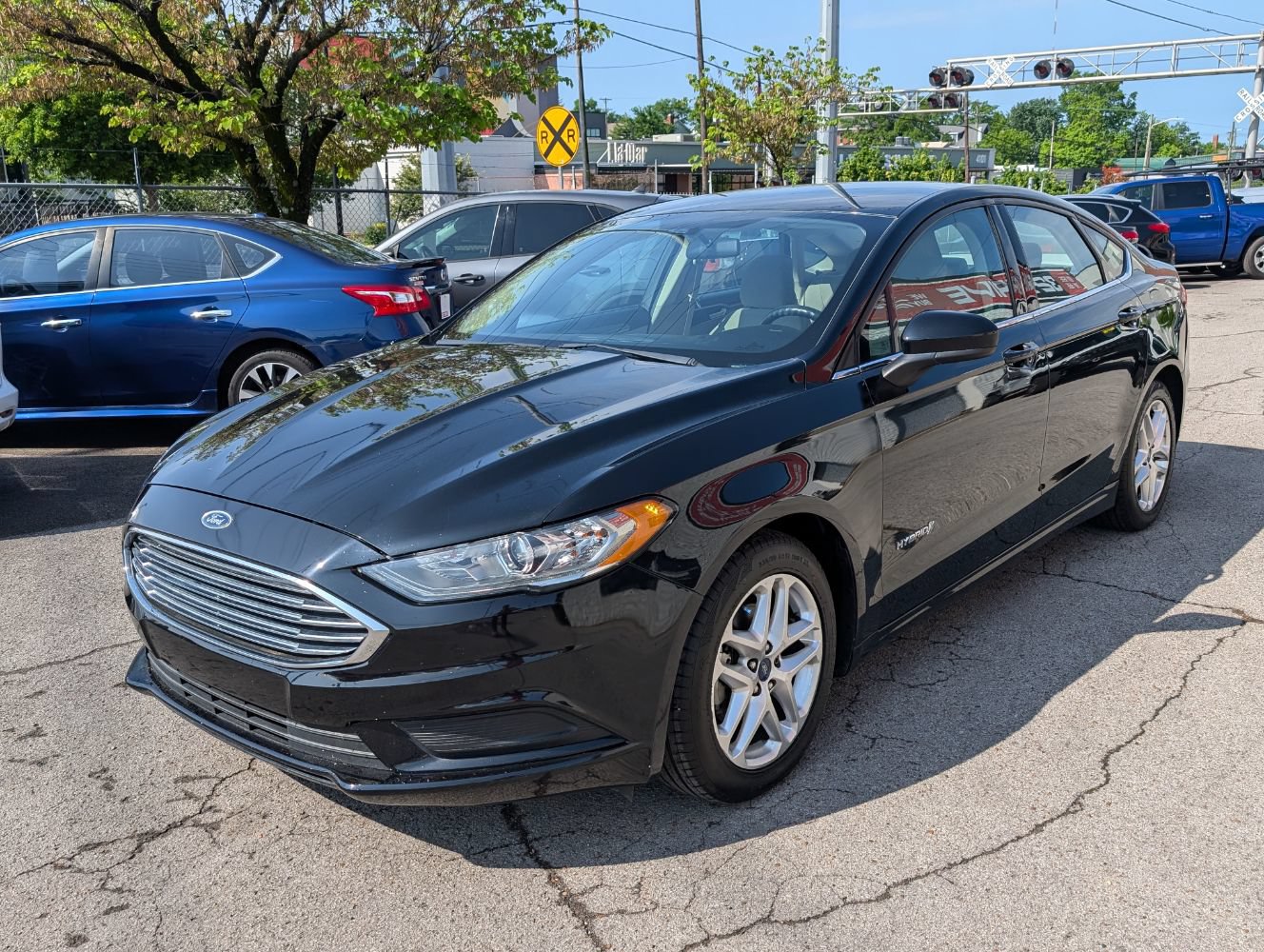 Used 2017 Ford Fusion SE FWD image 3