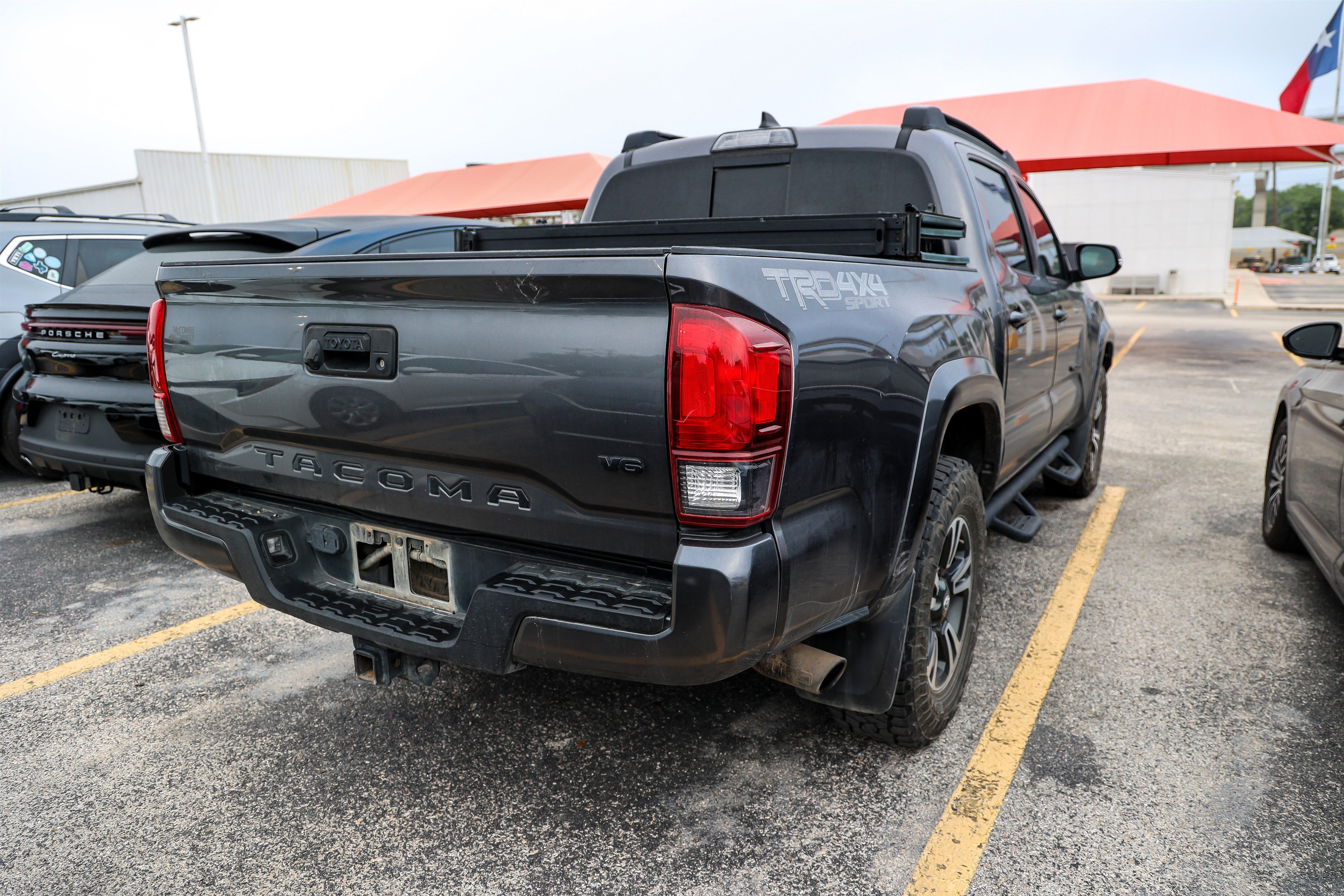 Used 2019 Toyota Tacoma TRD Sport AWD/4WD image 9