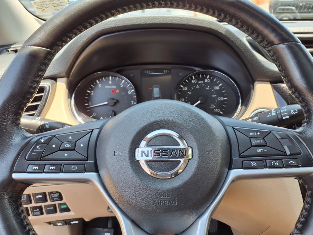 Used 2017 Nissan Rogue SL w/ SL Premium Package image 19
