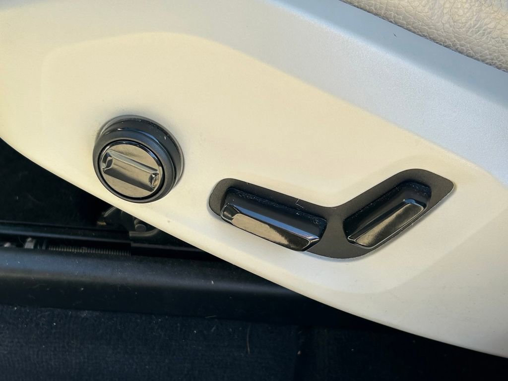 Used 2023 Volvo XC60 B5 Plus w/ Climate Package image 28